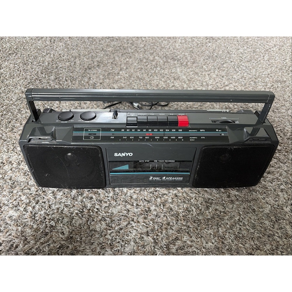 Vintage Sanyo M7024A AM/FM Stereo Cassette Tape Boom Box Recorder Player